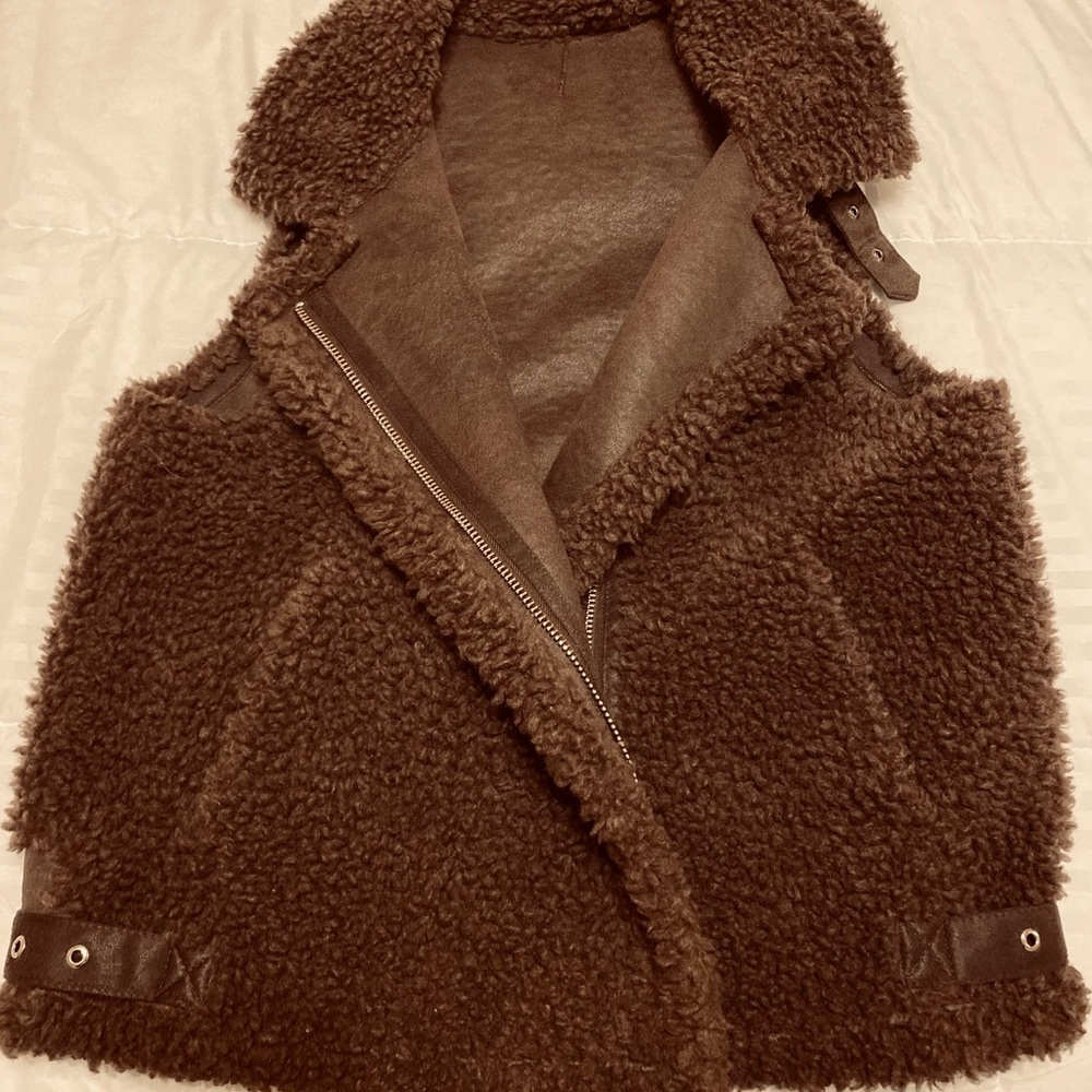 Beautiful stylish sleeveless wool brown vest.